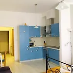 Gellerico Wesselenyi Street * بودابست