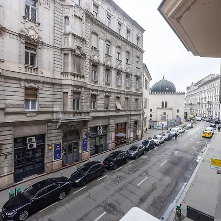 Gellerico Wesselenyi Street Boedapest