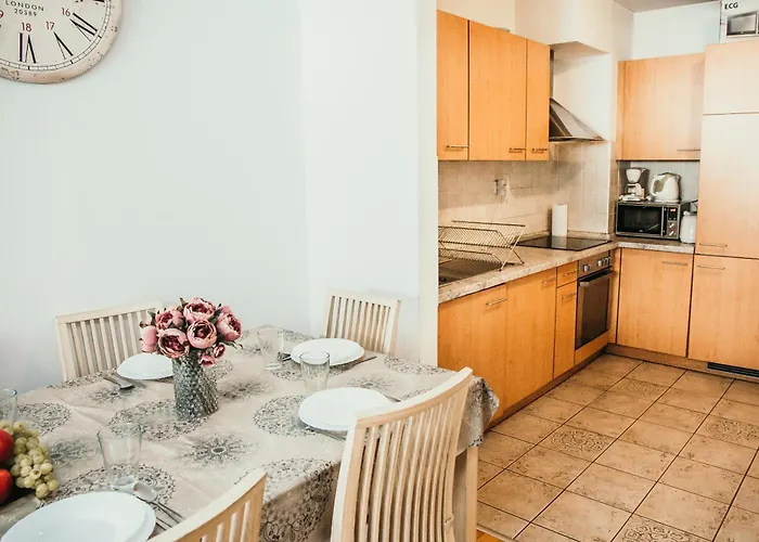 Gellerico Wesselenyi Street * Budapest