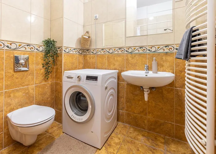 Gellerico Wesselenyi Street * Budapest