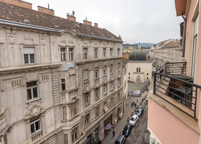 Gellerico Wesselenyi Street * Budapest